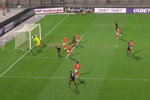 أورلاندو يفاجئ الأهلي بالهدف الثاني برأسية ماباسا